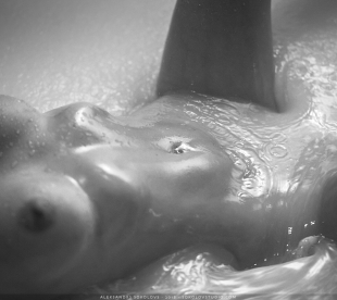 Bathing Glance